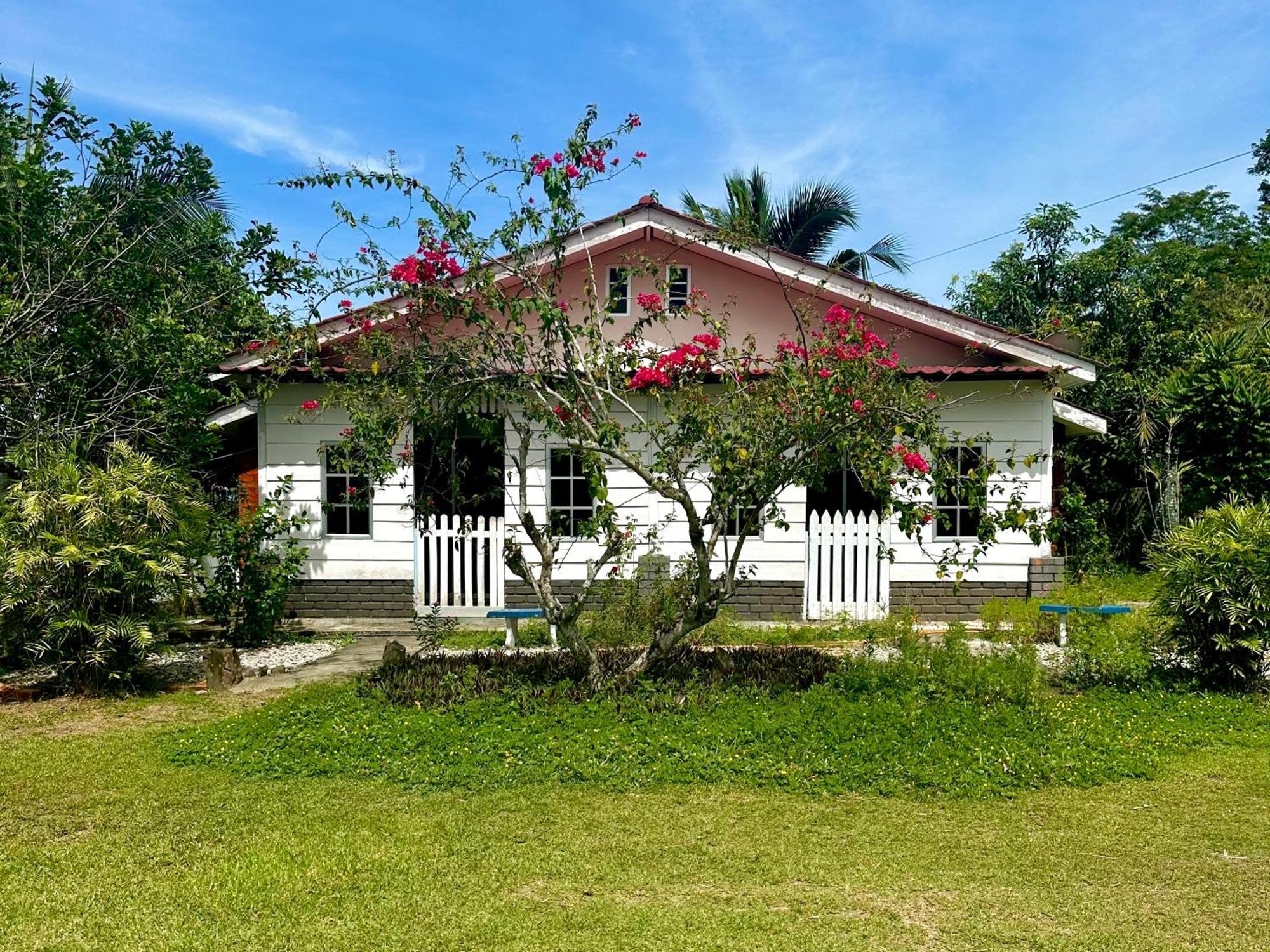 Kapal Terbang Guest House Langkawi Pantai Cenang  Exterior photo